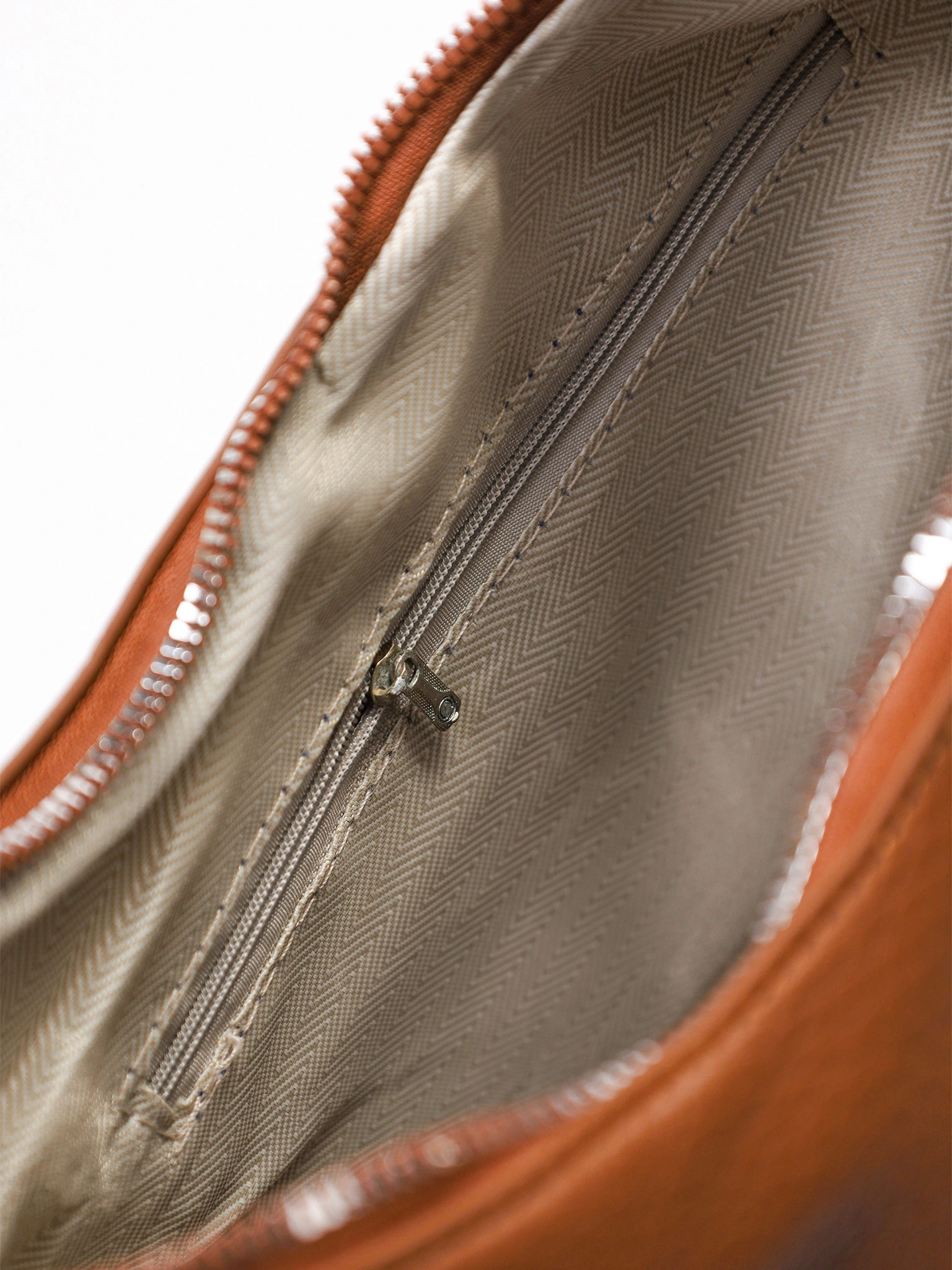 Сумка-шоппер с декоративными цепочками в ассортименте